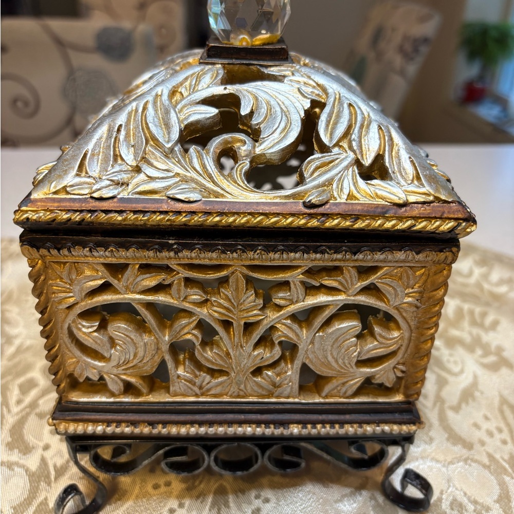 Vintage Resin Ornate Jewelry Trinket Box With A Pedestal - Picture 4 of 10